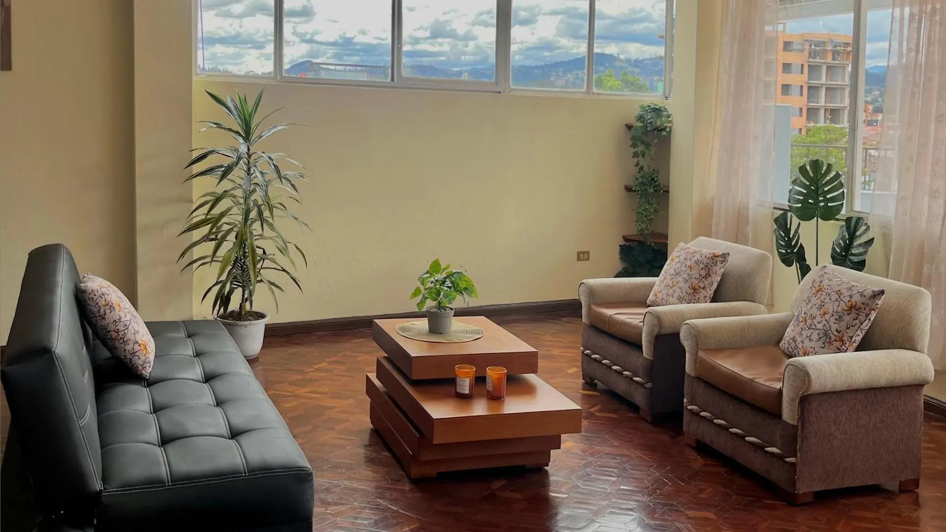 Suite Con Excelente Ubicacion Cuenca 0*,